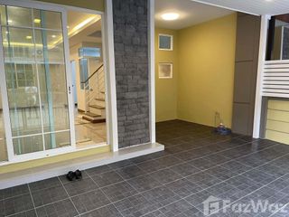 Reihenhaus zum Kauf mit 4 Zimmer in Thung Khru, Bangkok