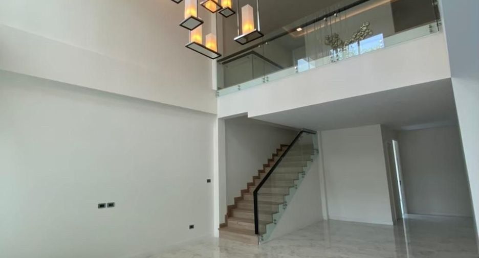 For sale 5 bedrooms villa in Mueang Chiang Mai, Chiang Mai