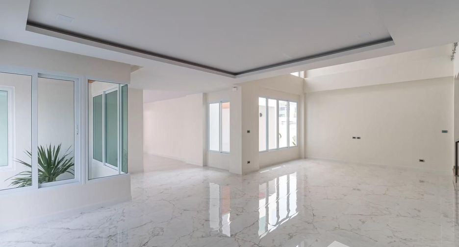 For sale 5 bedrooms villa in Mueang Chiang Mai, Chiang Mai