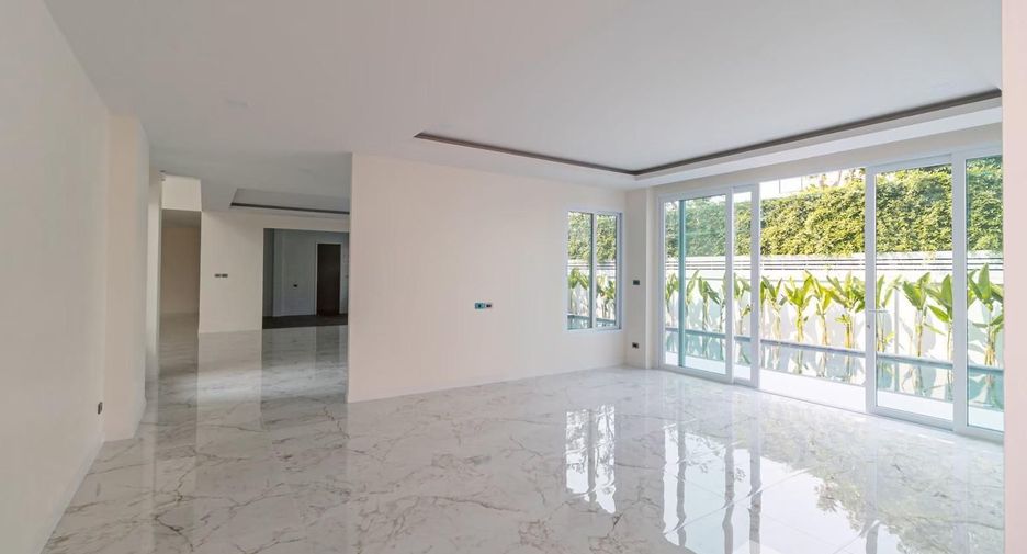 For sale 5 bedrooms villa in Mueang Chiang Mai, Chiang Mai