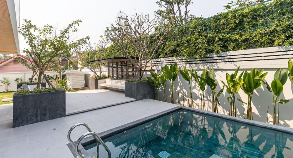 For sale 5 bedrooms villa in Mueang Chiang Mai, Chiang Mai