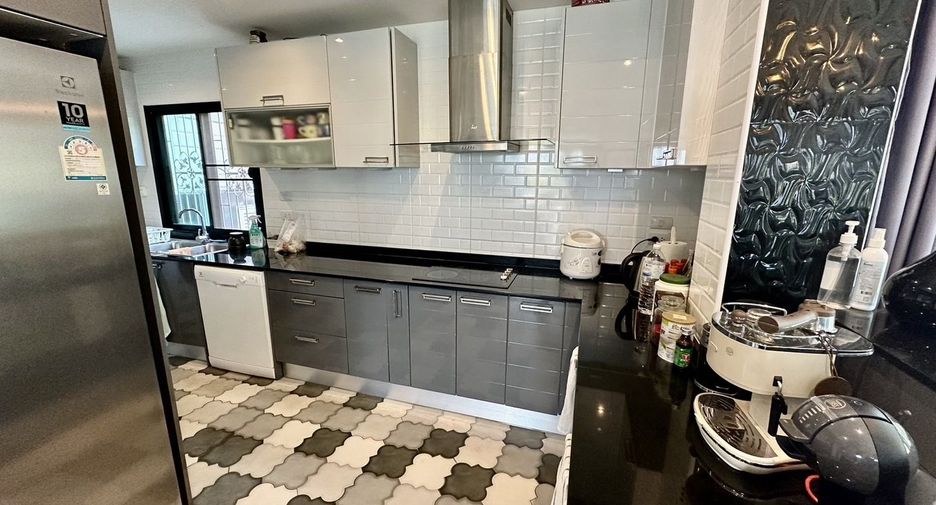 À vendre et à louer 4 chambres maison à Hua Hin, Prachuap Khiri Khan