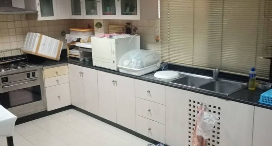 For sale and for rent 4 bedrooms house in Taling Chan, Bangkok