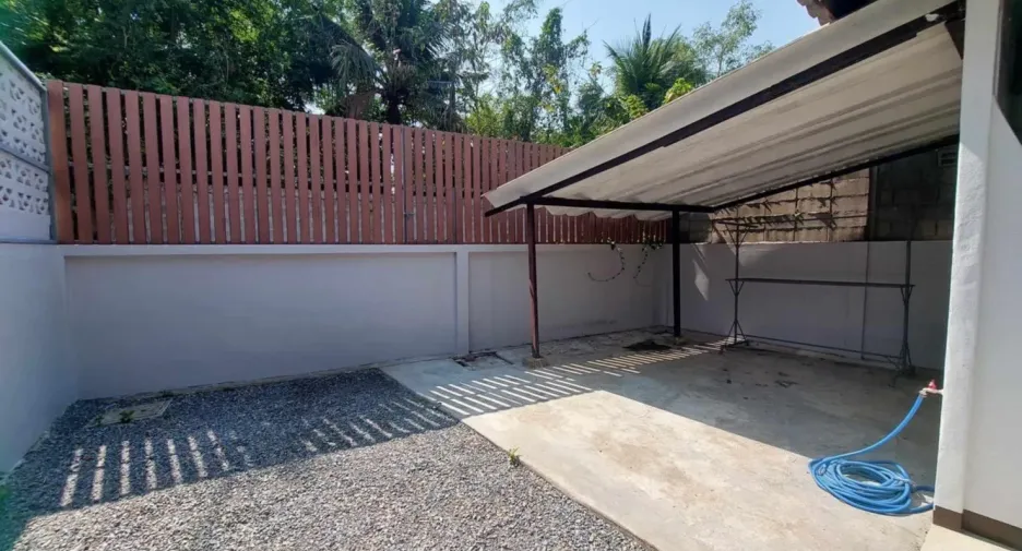 For rent 4 bedrooms townhouse in Mueang Chiang Mai, Chiang Mai