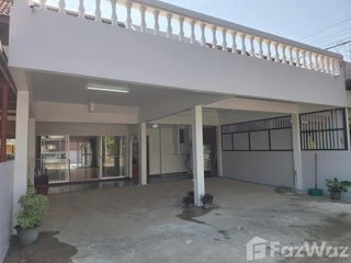 For rent 4 bedrooms townhouse in Mueang Chiang Mai, Chiang Mai