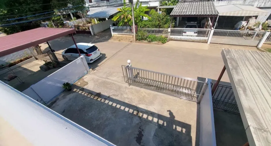 For rent 4 bedrooms townhouse in Mueang Chiang Mai, Chiang Mai