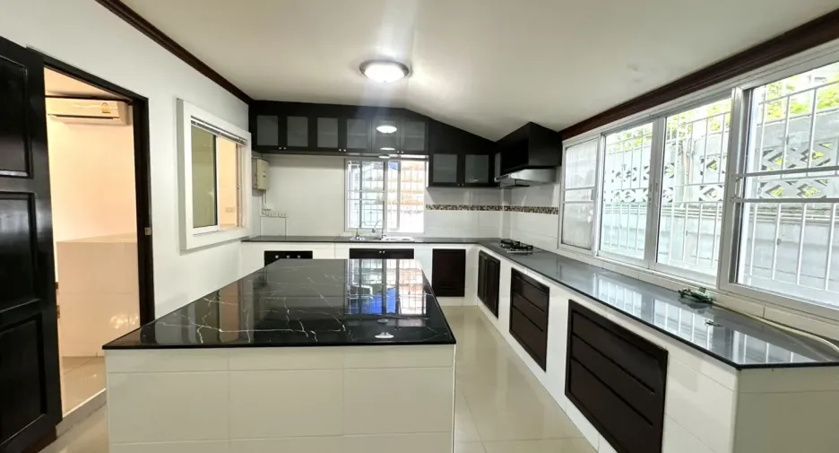 For sale 5 bedrooms house in San Sai, Chiang Mai
