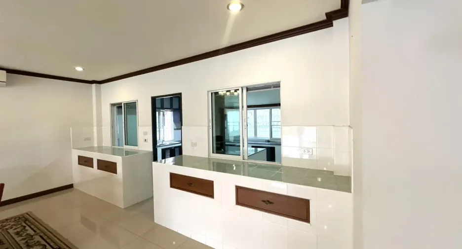 For sale 5 bedrooms house in San Sai, Chiang Mai
