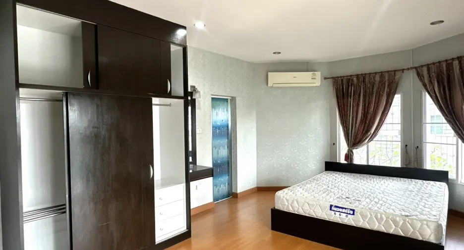 For sale 5 bedrooms house in San Sai, Chiang Mai