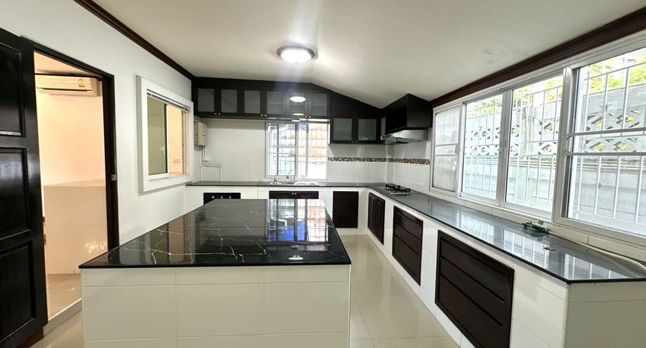 For sale 5 bedrooms house in San Sai, Chiang Mai