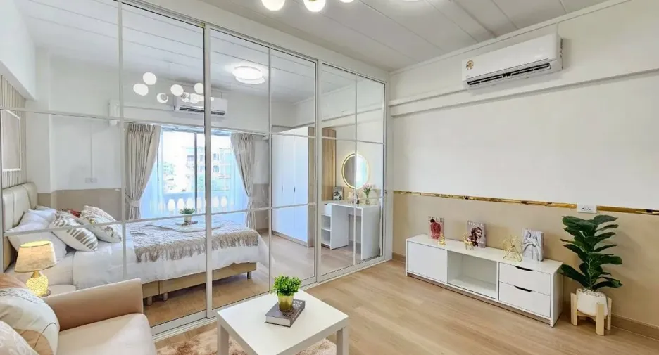 For sale studio condo in Wang Thonglang, Bangkok