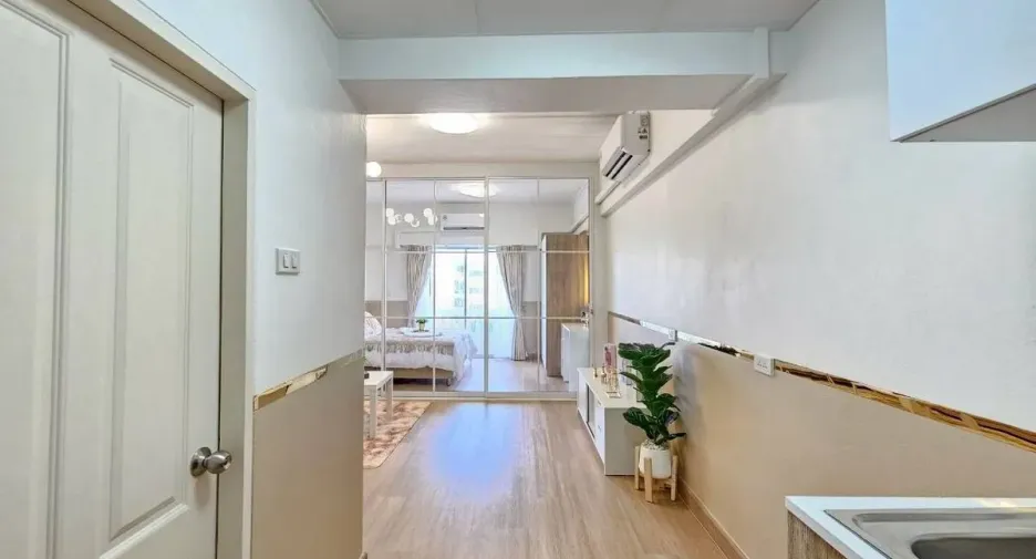 For sale studio condo in Wang Thonglang, Bangkok