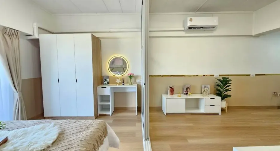 For sale studio condo in Wang Thonglang, Bangkok