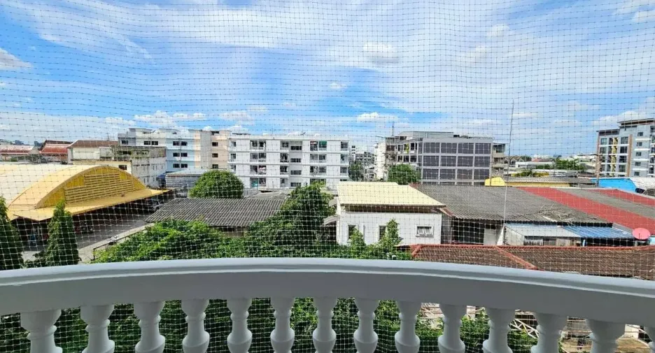 For sale studio condo in Wang Thonglang, Bangkok