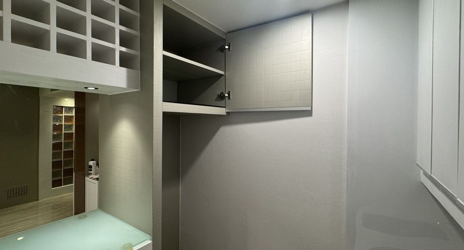 For sale 1 bed condo in Yan Nawa, Bangkok