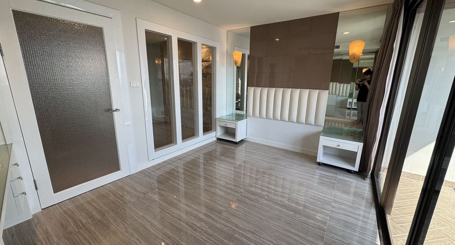 For sale 1 bed condo in Yan Nawa, Bangkok