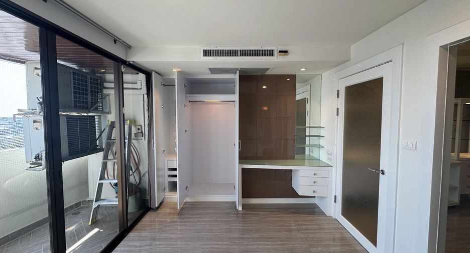 For sale 1 bed condo in Yan Nawa, Bangkok