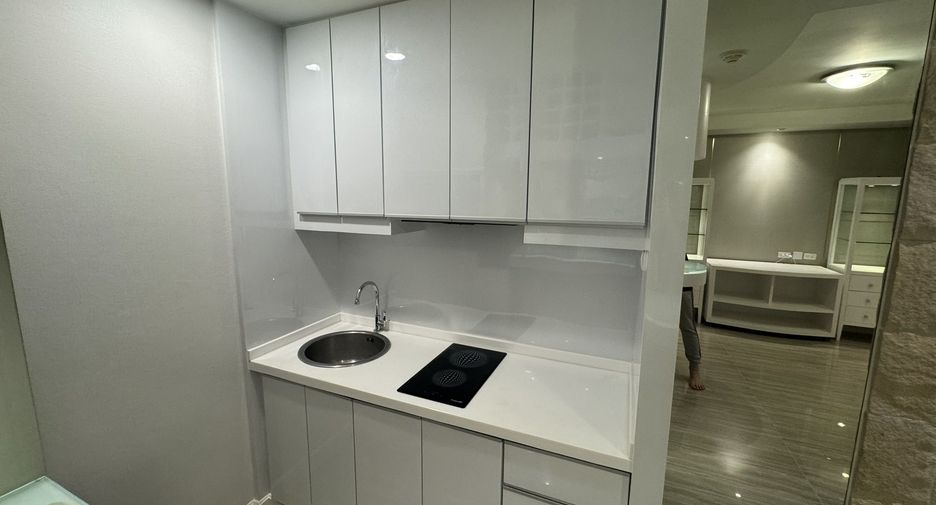 For sale 1 bed condo in Yan Nawa, Bangkok