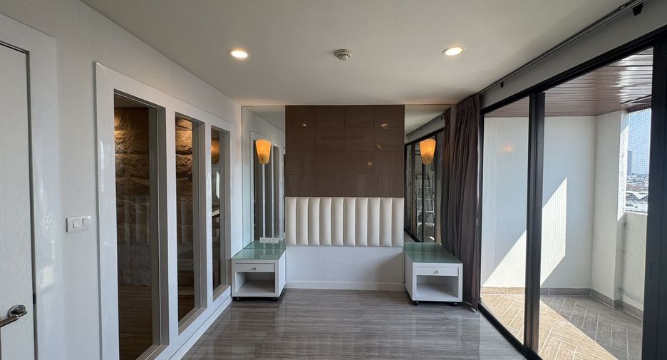 For sale 1 bed condo in Yan Nawa, Bangkok