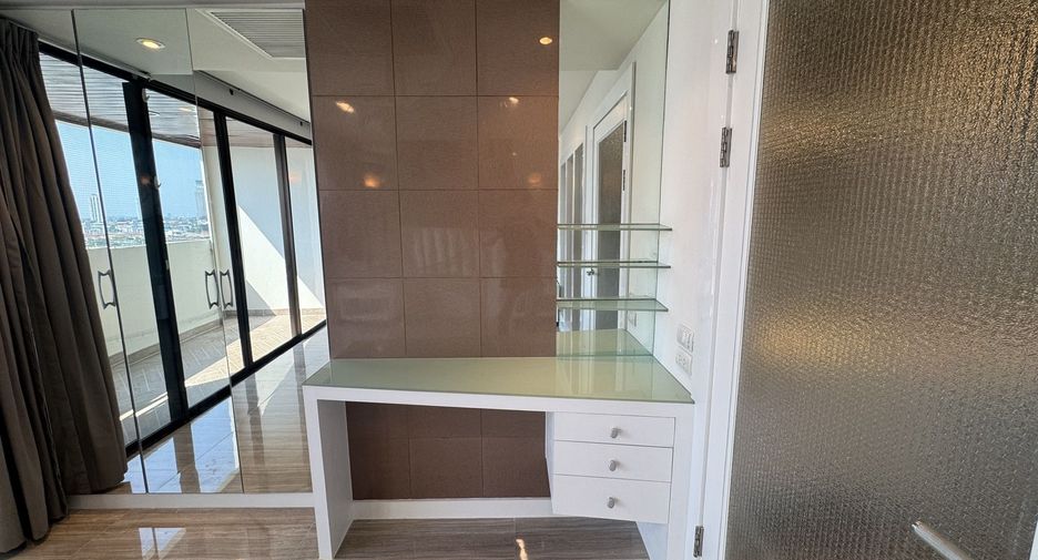 For sale 1 bed condo in Yan Nawa, Bangkok
