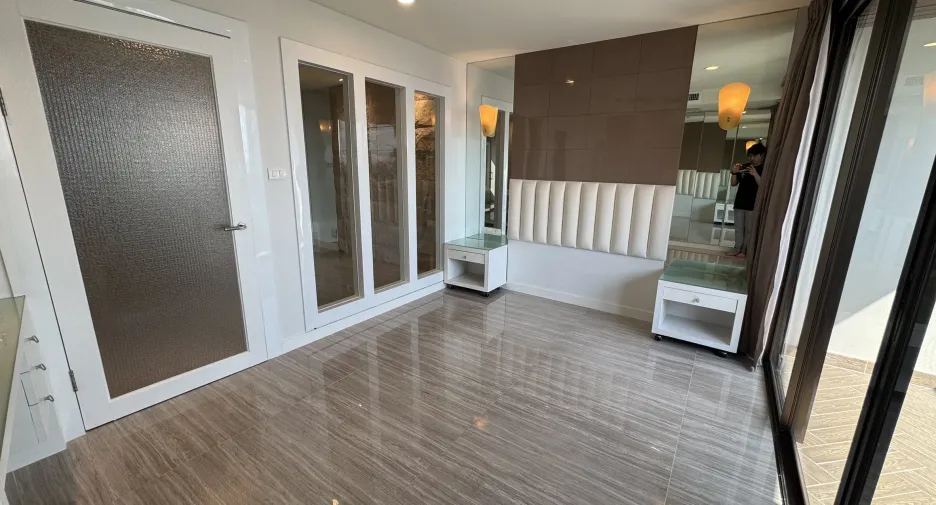 For sale 1 bed condo in Yan Nawa, Bangkok