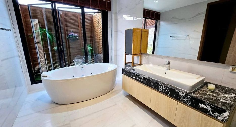 For sale and for rent 6 bedrooms house in San Sai, Chiang Mai