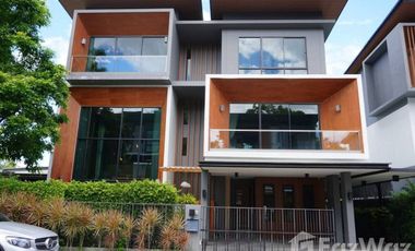 À vendre et à louer 6 chambres maison à San Sai, Chiang Mai