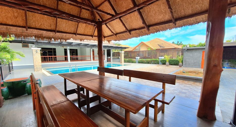 À louer 3 chambres villa à Cha Am, Phetchaburi