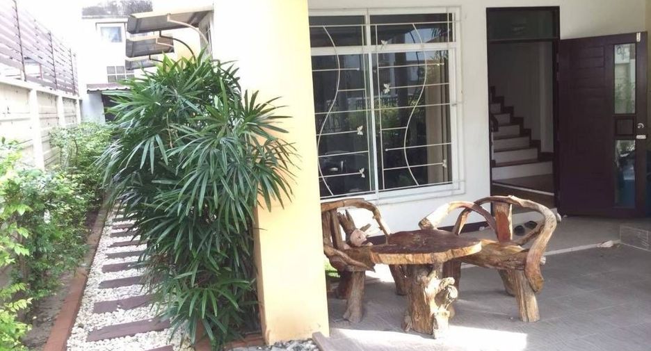 For rent 3 bedrooms townhouse in Cha Am, Phetchaburi
