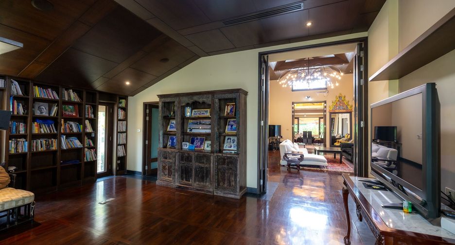 For sale 5 bedrooms villa in Hang Dong, Chiang Mai