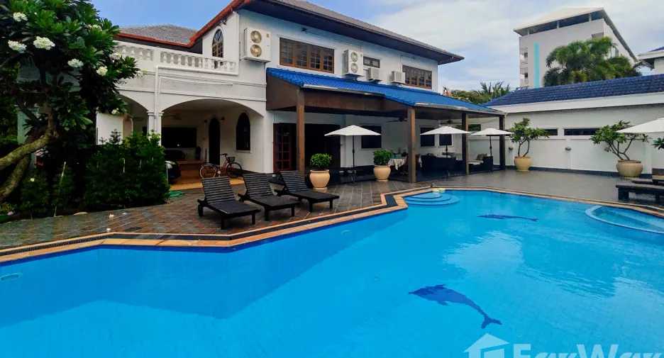For sale 6 bedrooms villa in Hua Hin, Prachuap Khiri Khan
