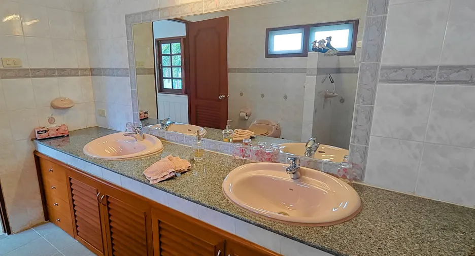 For sale 6 bedrooms villa in Hua Hin, Prachuap Khiri Khan