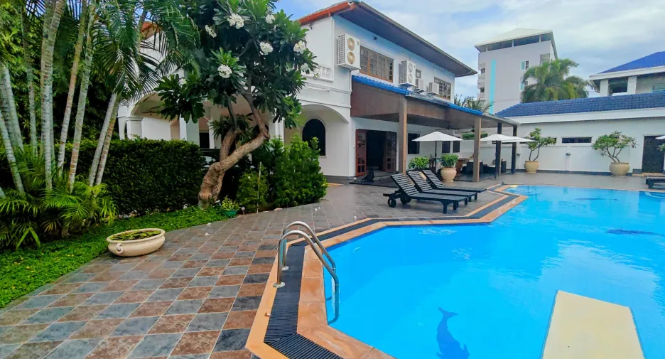 For sale 6 bedrooms villa in Hua Hin, Prachuap Khiri Khan