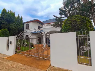 À vendre 6 chambres villa à Hua Hin, Prachuap Khiri Khan