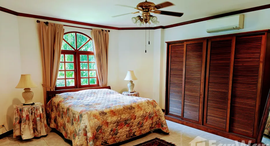 For sale 6 bedrooms villa in Hua Hin, Prachuap Khiri Khan