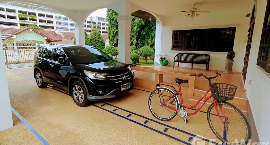 For sale 6 bedrooms villa in Hua Hin, Prachuap Khiri Khan