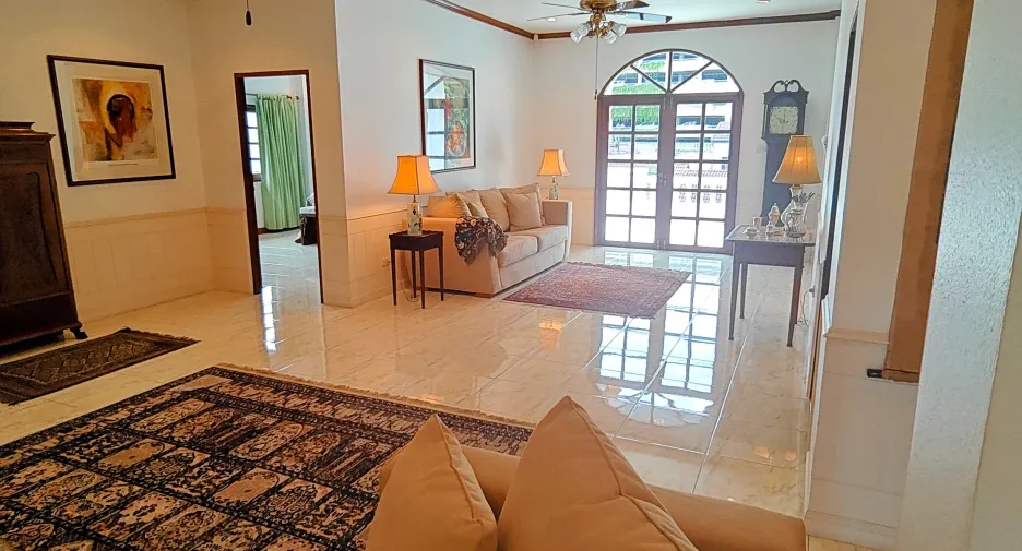 For sale 6 bedrooms villa in Hua Hin, Prachuap Khiri Khan