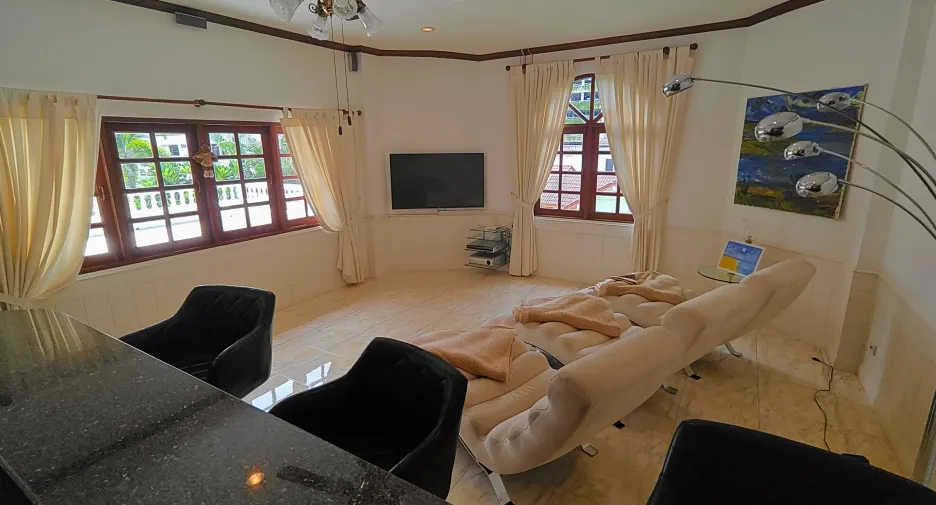 For sale 6 bedrooms villa in Hua Hin, Prachuap Khiri Khan