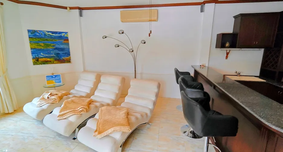 For sale 6 bedrooms villa in Hua Hin, Prachuap Khiri Khan