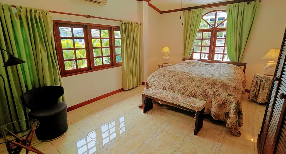 For sale 6 bedrooms villa in Hua Hin, Prachuap Khiri Khan