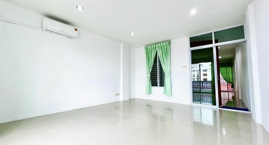 For sale 3 bedrooms townhouse in Mueang Chiang Mai, Chiang Mai