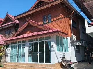 For rent 3 bedrooms retail Space in Mueang Chiang Mai, Chiang Mai