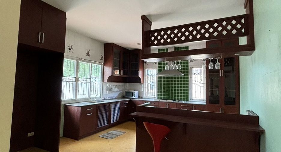 For sale and for rent 5 bedrooms house in Sattahip, Chonburi