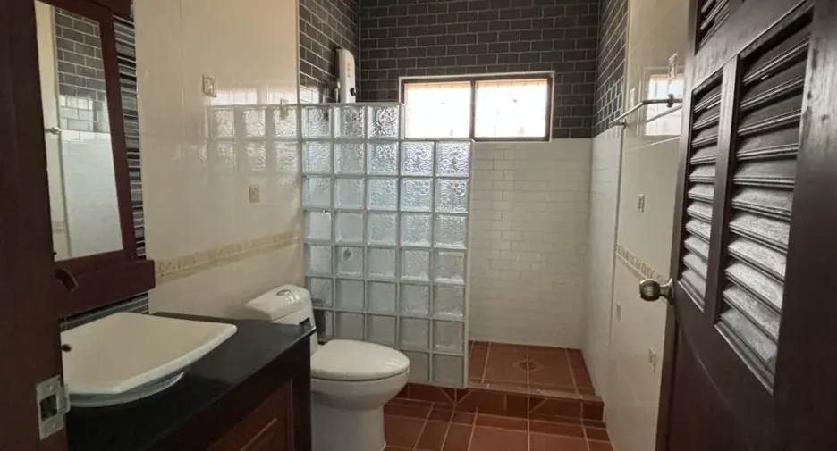 For sale and for rent 5 bedrooms house in Sattahip, Chonburi