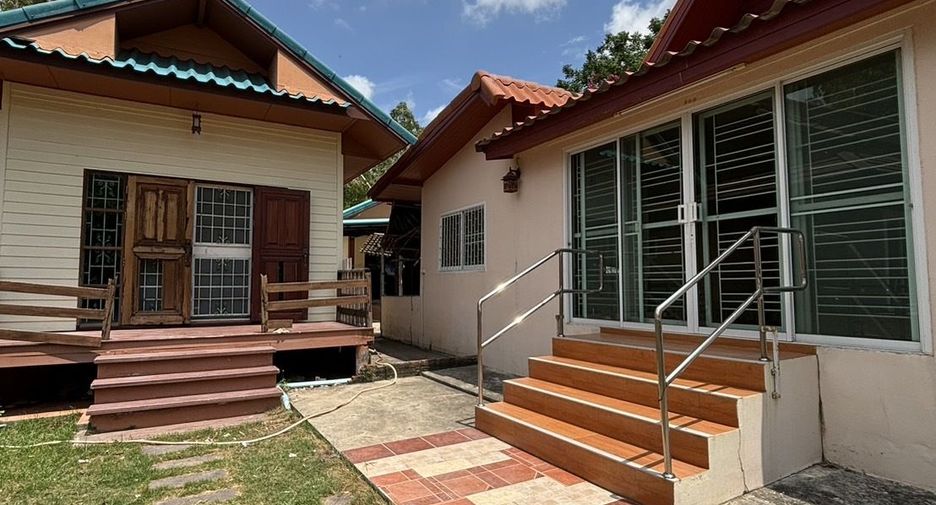 For sale and for rent 5 bedrooms house in Sattahip, Chonburi
