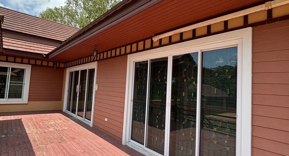 For sale and for rent 5 bedrooms house in Sattahip, Chonburi
