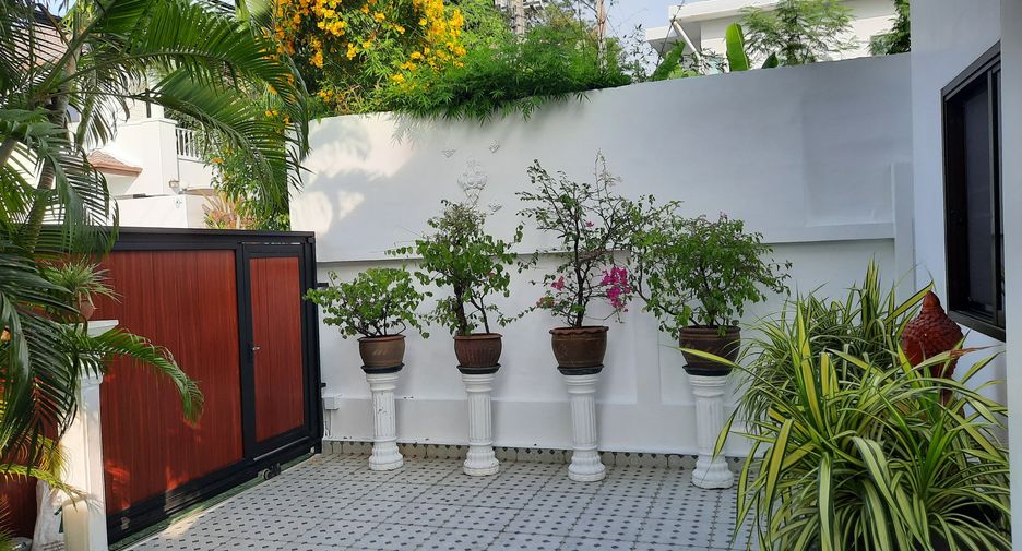 For rent 2 bedrooms villa in Mueang Phuket, Phuket