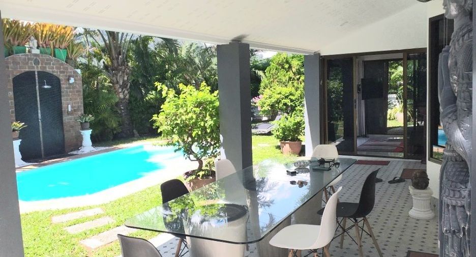 For rent 2 bedrooms villa in Mueang Phuket, Phuket