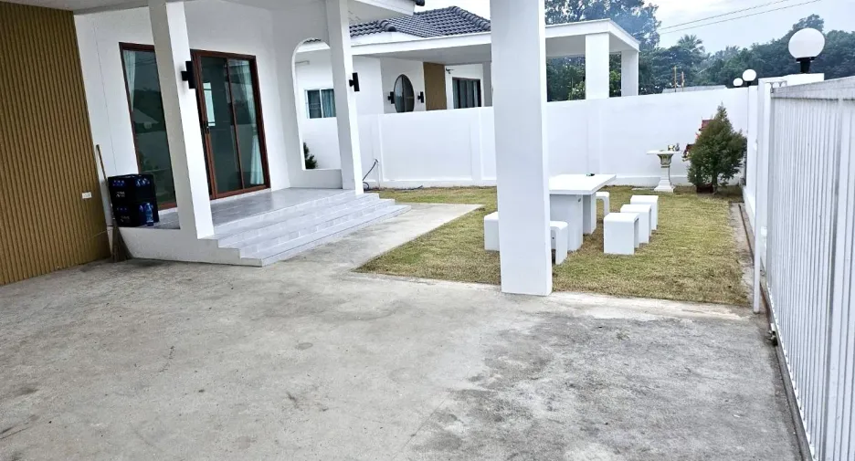 For rent 3 bedrooms house in Saraphi, Chiang Mai