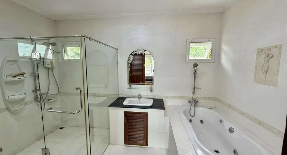 For rent 4 bedrooms house in Doi Saket, Chiang Mai